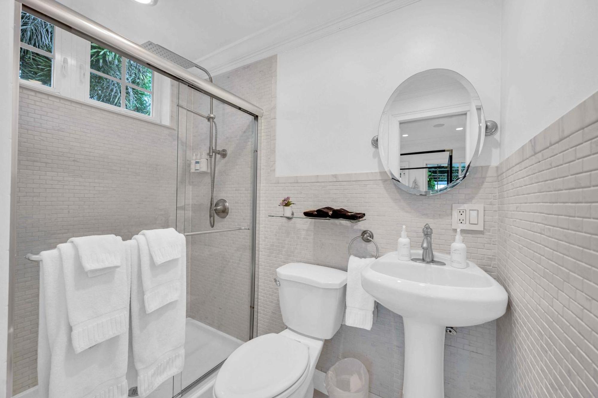 The Modern Castle Canal View Access Rooftop Living Greenhouse Vlllas Fort Lauderdale Bagian luar foto