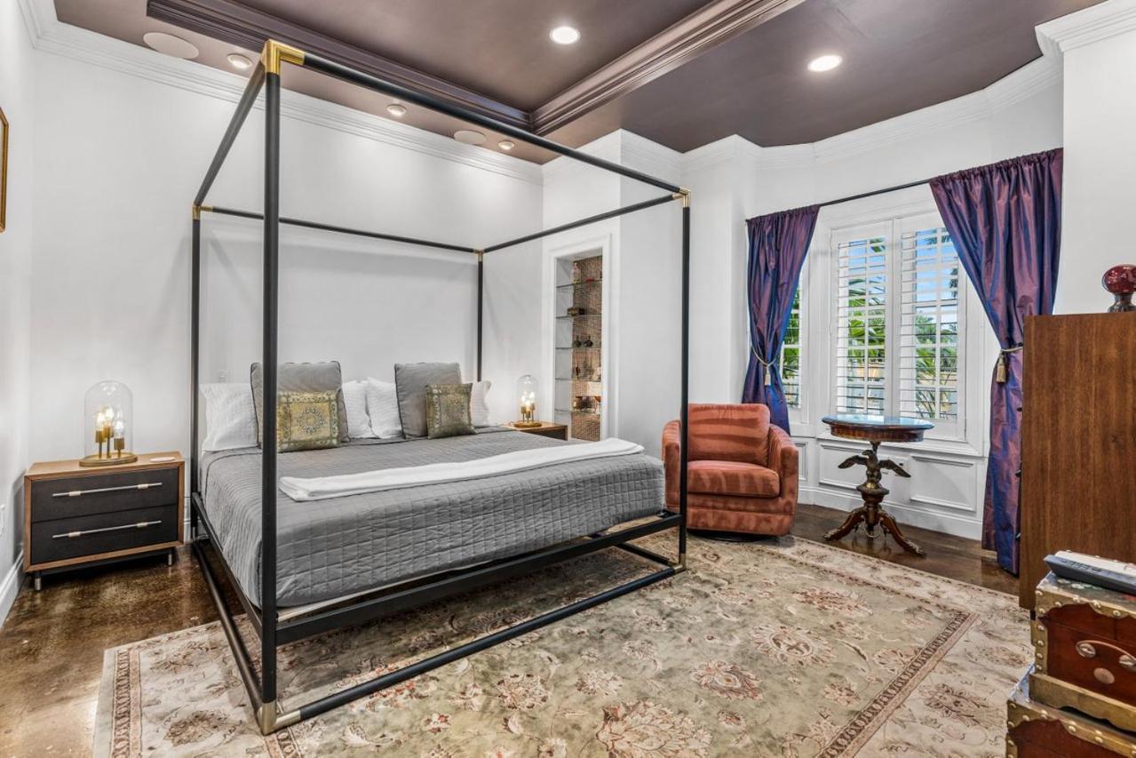 The Modern Castle Canal View Access Rooftop Living Greenhouse Vlllas Fort Lauderdale Bagian luar foto