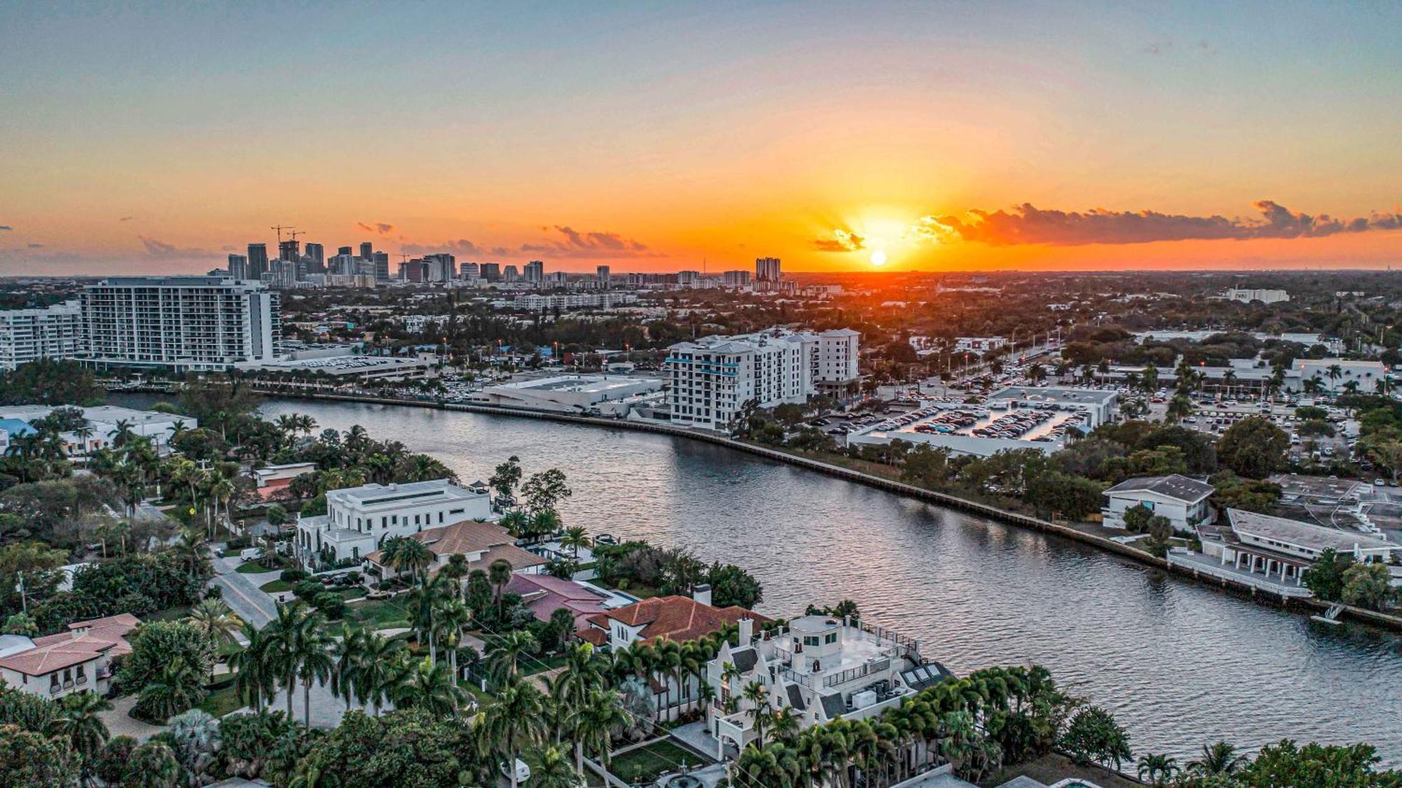 The Modern Castle Canal View Access Rooftop Living Greenhouse Vlllas Fort Lauderdale Bagian luar foto