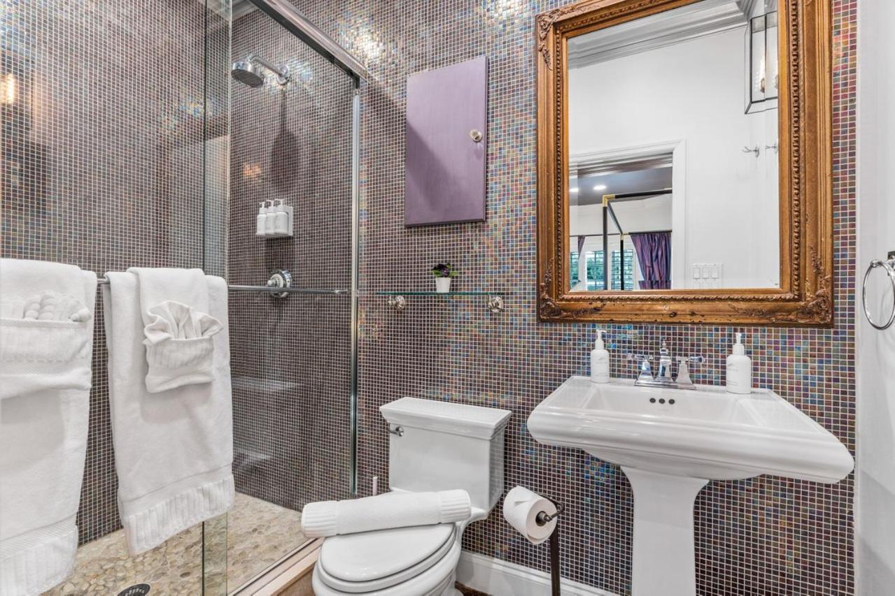 The Modern Castle Canal View Access Rooftop Living Greenhouse Vlllas Fort Lauderdale Bagian luar foto