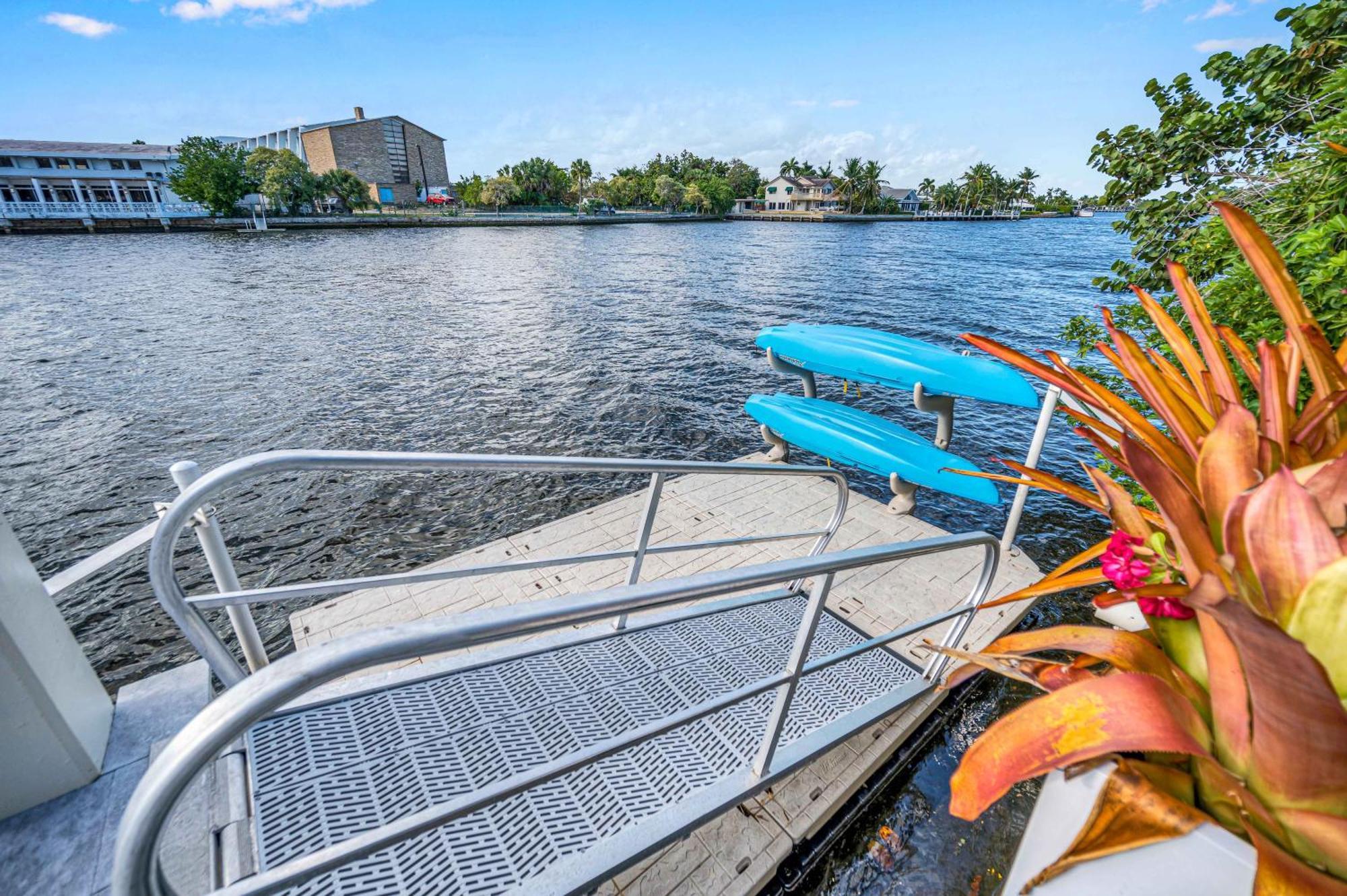 The Modern Castle Canal View Access Rooftop Living Greenhouse Vlllas Fort Lauderdale Bagian luar foto