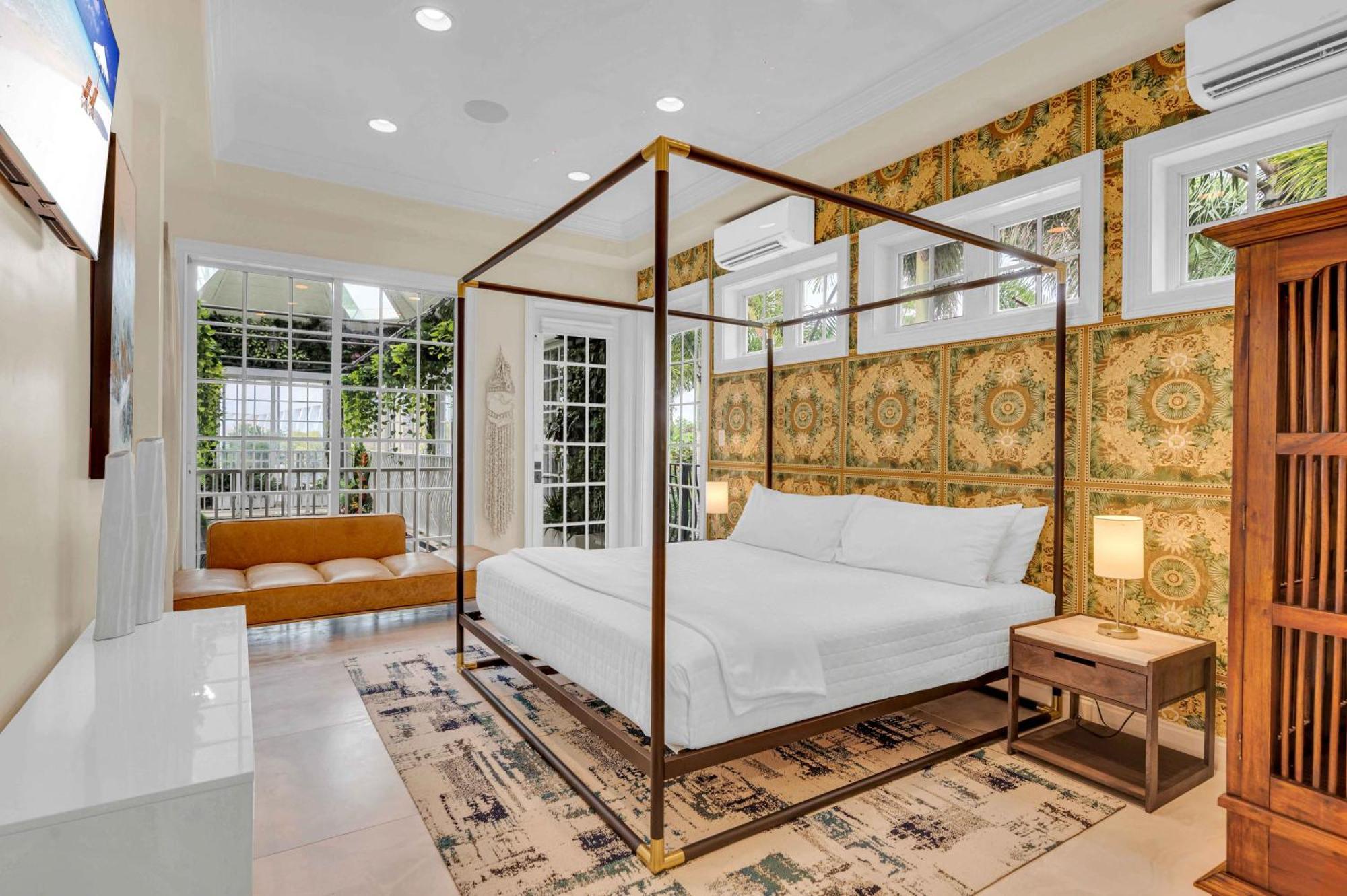 The Modern Castle Canal View Access Rooftop Living Greenhouse Vlllas Fort Lauderdale Bagian luar foto