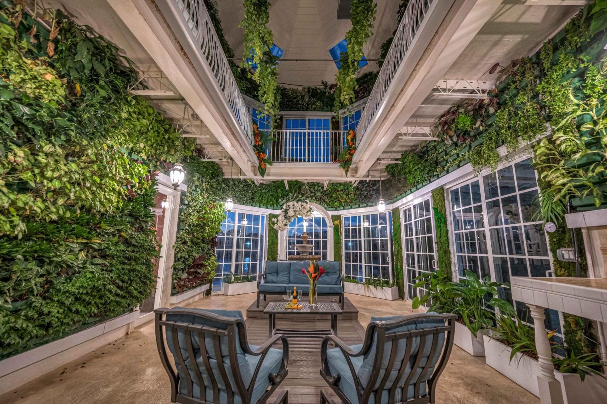 The Modern Castle Canal View Access Rooftop Living Greenhouse Vlllas Fort Lauderdale Bagian luar foto