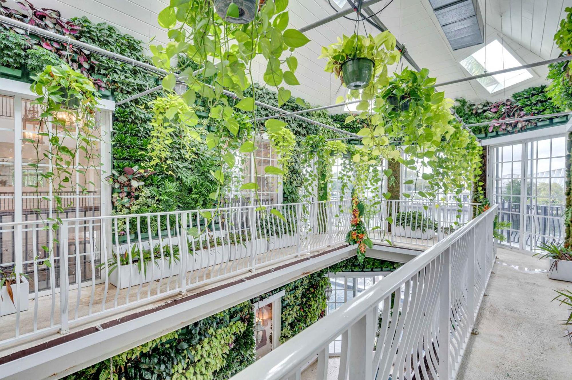 The Modern Castle Canal View Access Rooftop Living Greenhouse Vlllas Fort Lauderdale Bagian luar foto