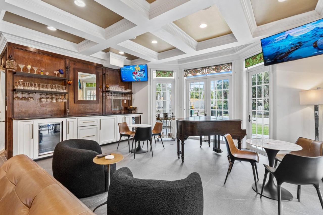 The Modern Castle Canal View Access Rooftop Living Greenhouse Vlllas Fort Lauderdale Bagian luar foto